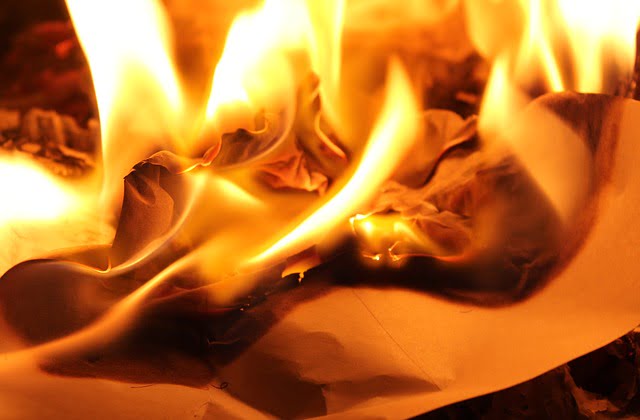 burning paper jalta hua kagaj 